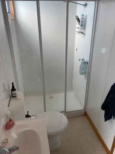 AS175 - Bathroom