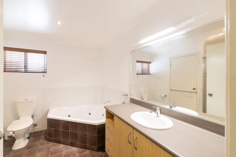 Angourie Resort - 1 Bedroom Spa Apartment - Bathroom