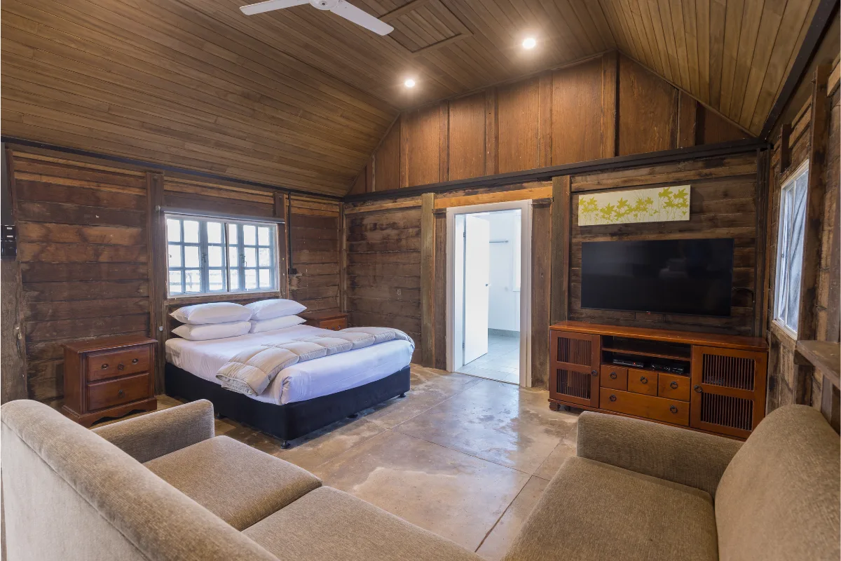 Lake Somerset cabin
