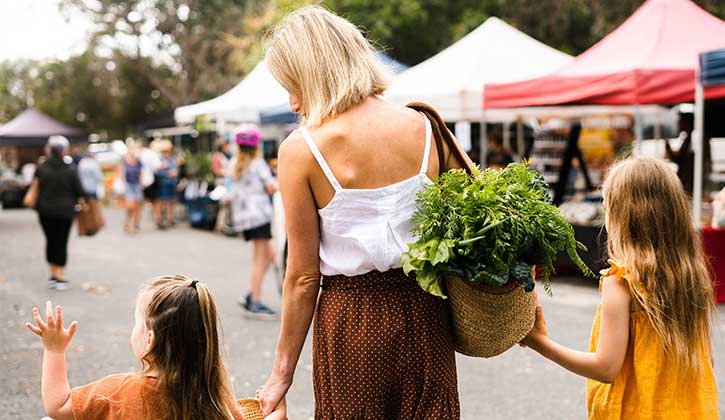 Family shopping at Yamba markets