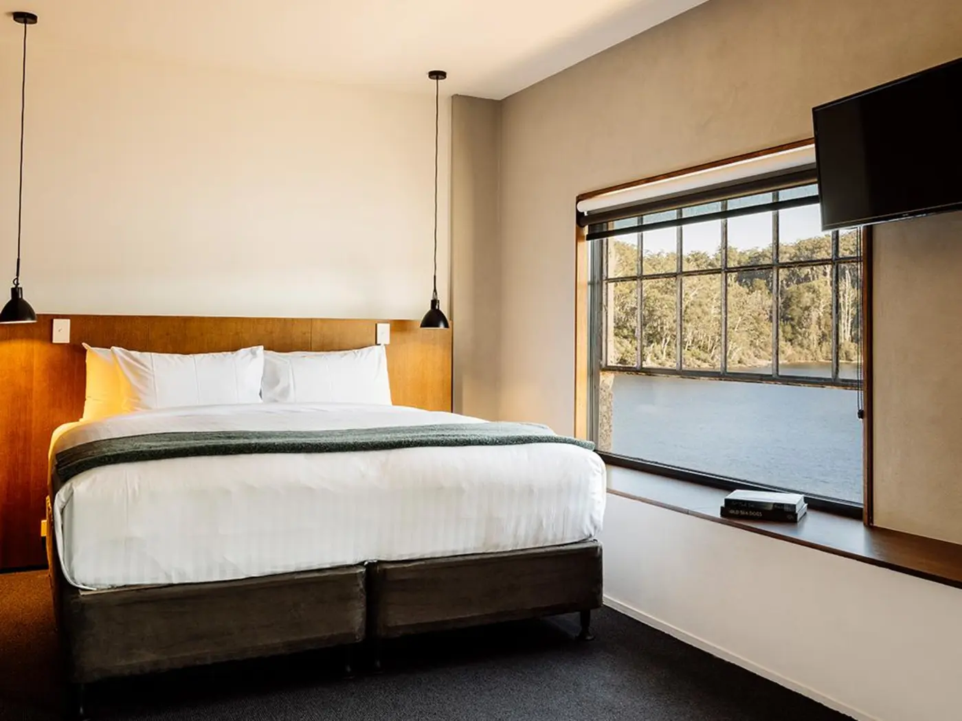 Pumphouse Top Floor Room With Bath