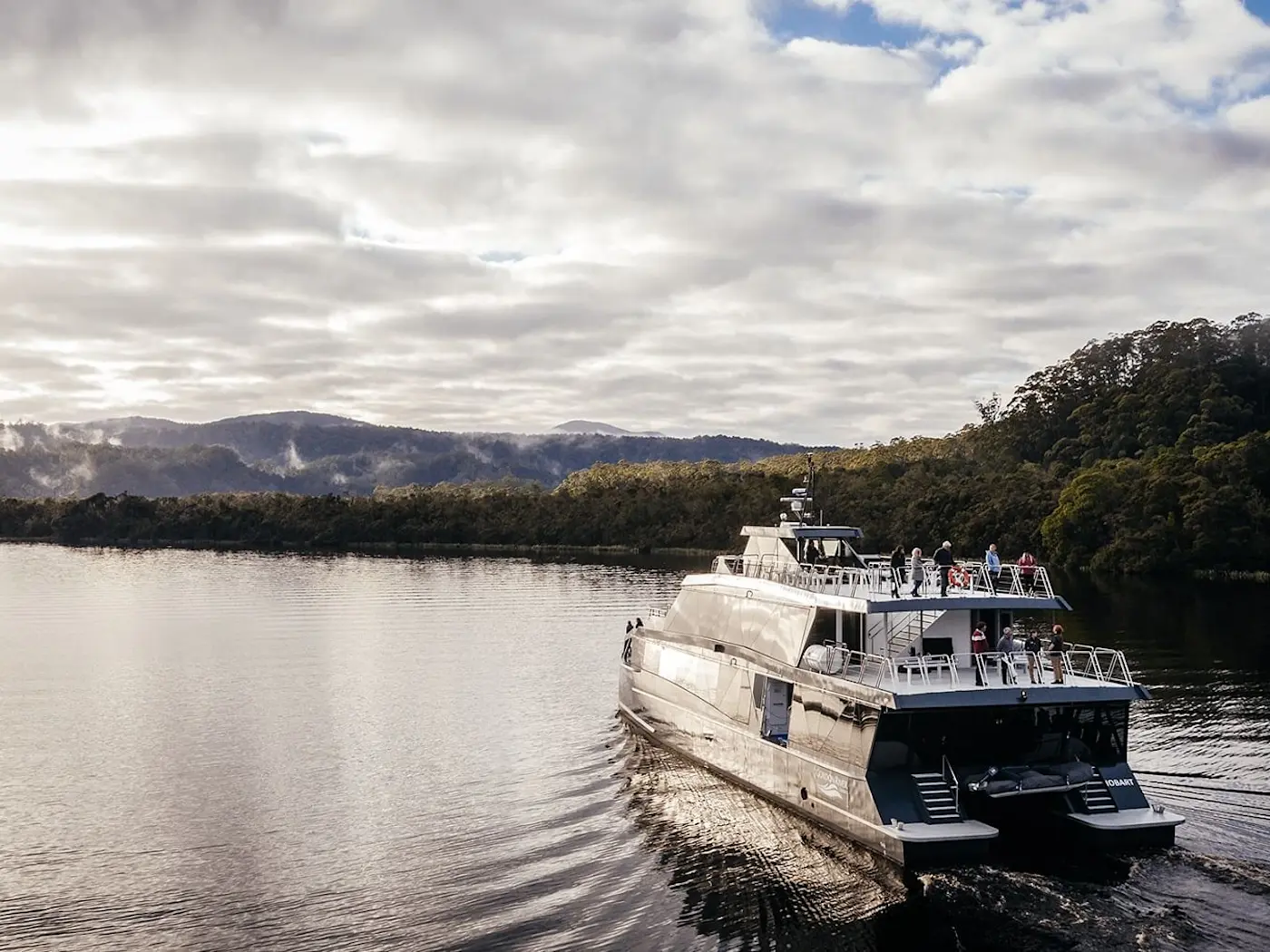 Cruise ship experience in Gordon River near Gordon River Cruise