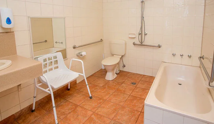 725x420 Ballarat holiday park family bathroom