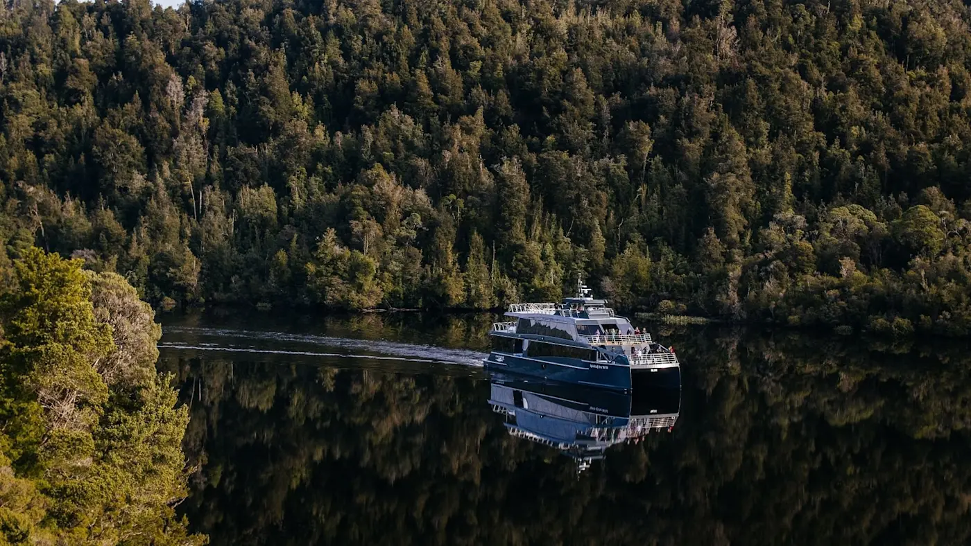 Cruise ship experience in Gordon River near Gordon River Cruise