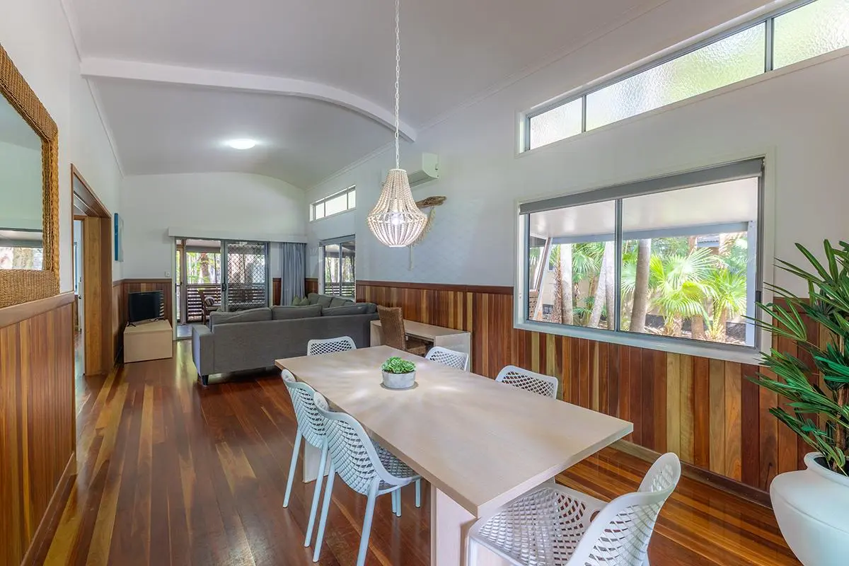 Angourie Resort - 2 Bedroom Villa - 2 Bathrooms - Dining