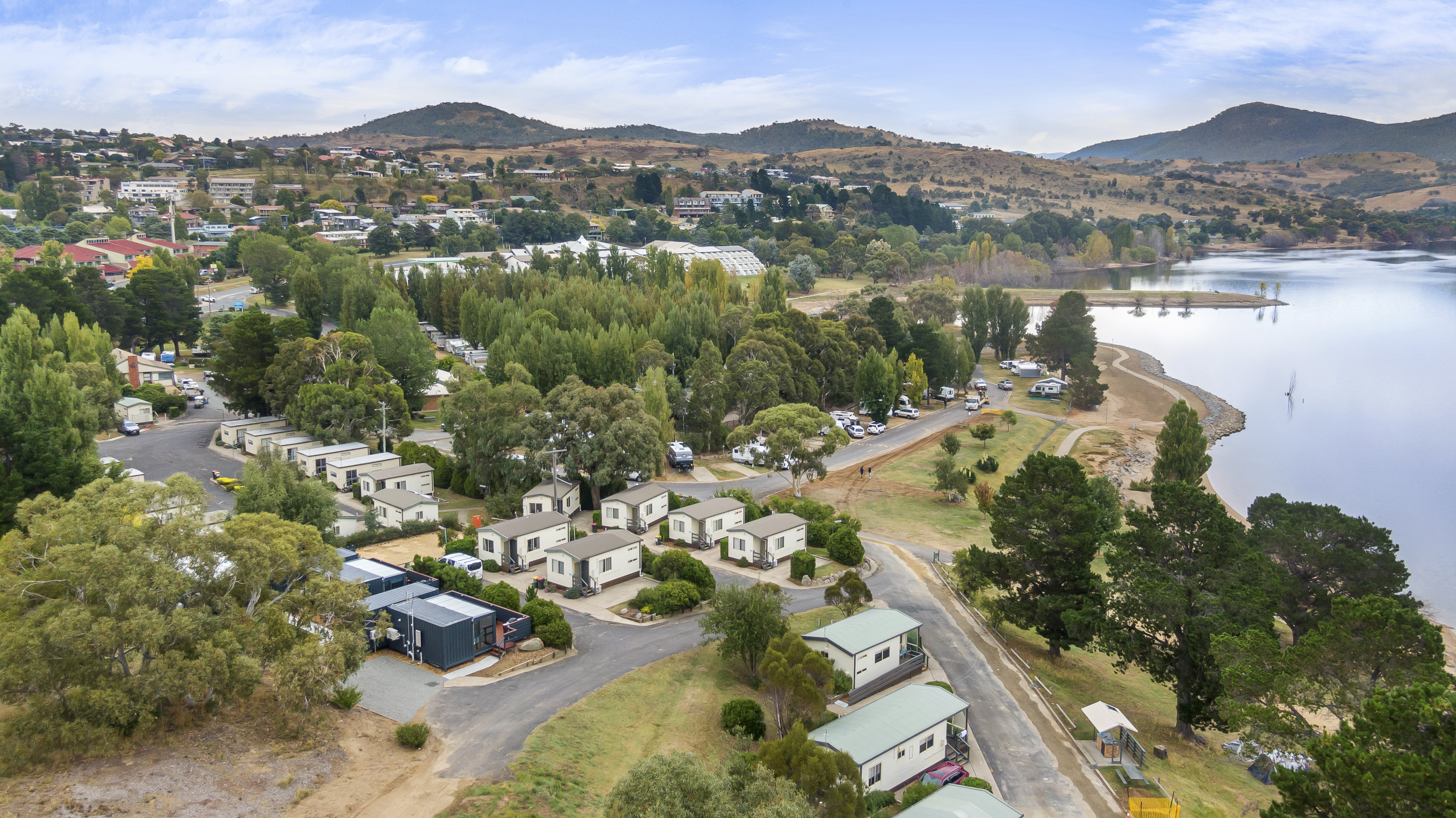 Jindabyne on the lake