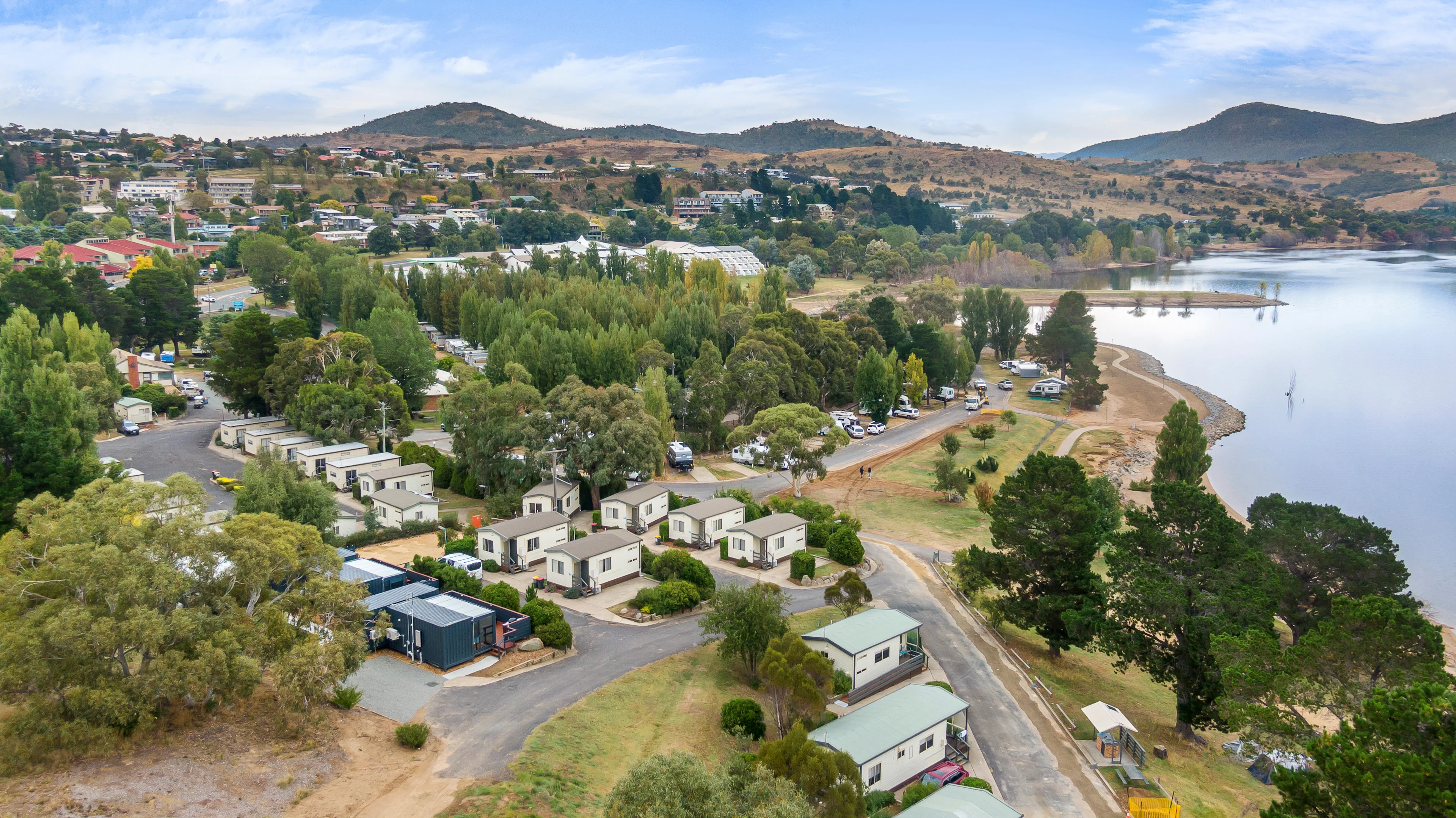 Jindabyne on the lake