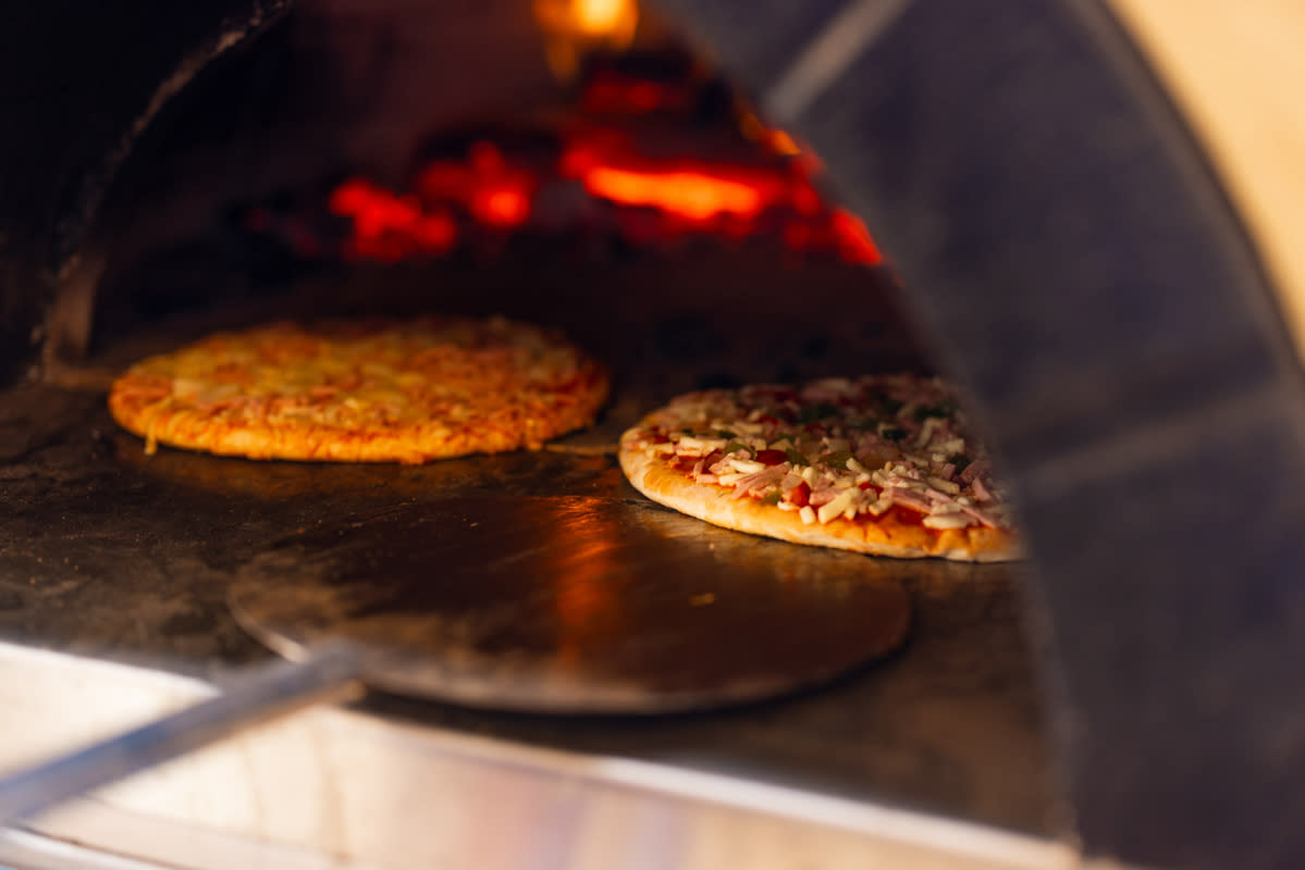 724 X 420 MNG DC pizza 3