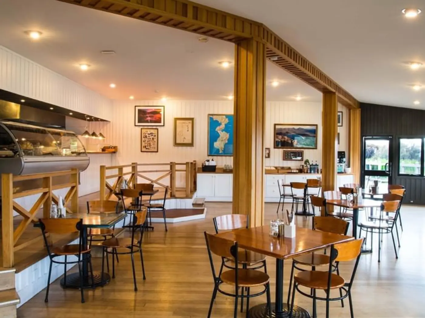 Interior view of Richardson's Bistro at Freycinet Lodge