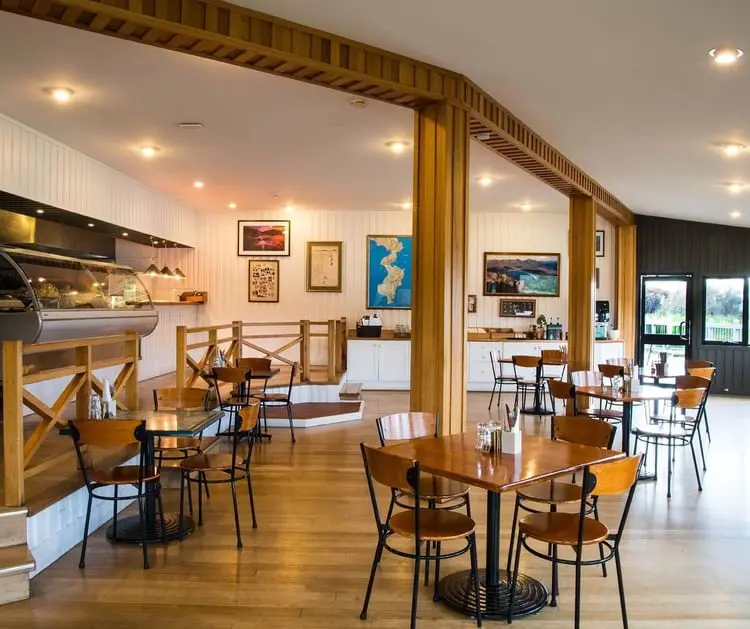 Interior view of Richardson's Bistro at Freycinet Lodge
