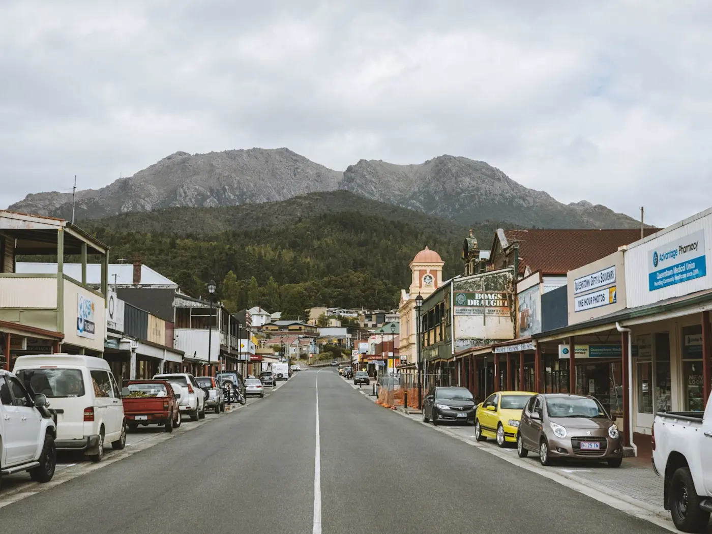 View of the Queenstown street near Strahan Village