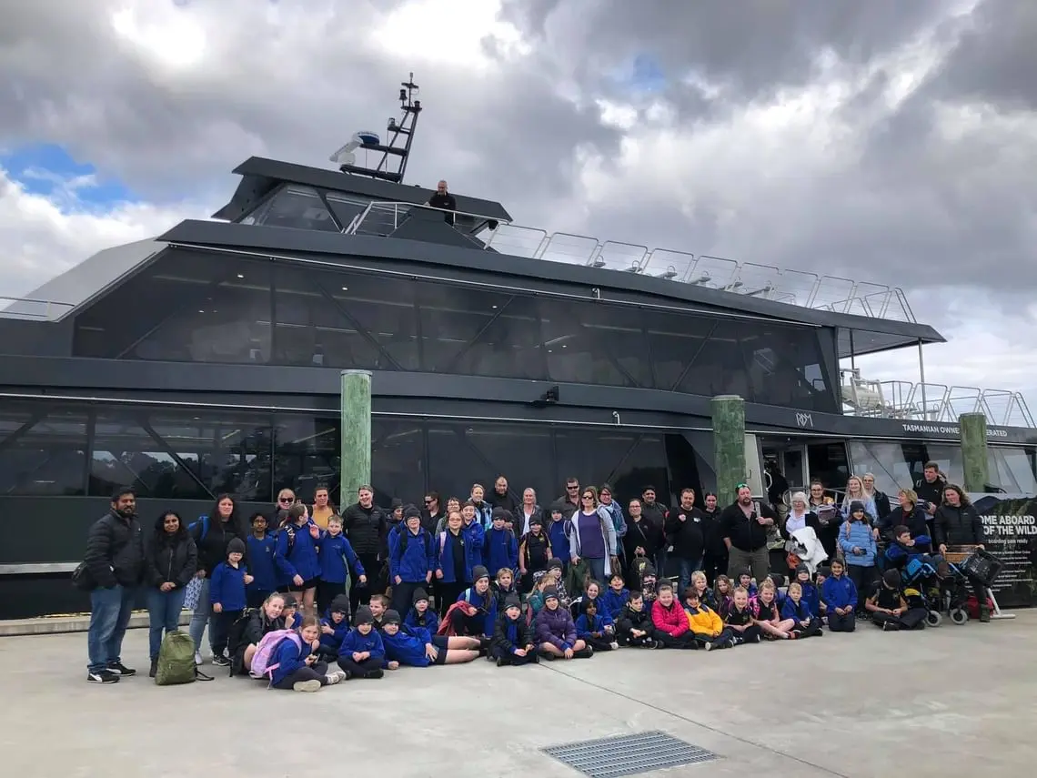 Gordon River - Students aboard Spirit of the Wild 