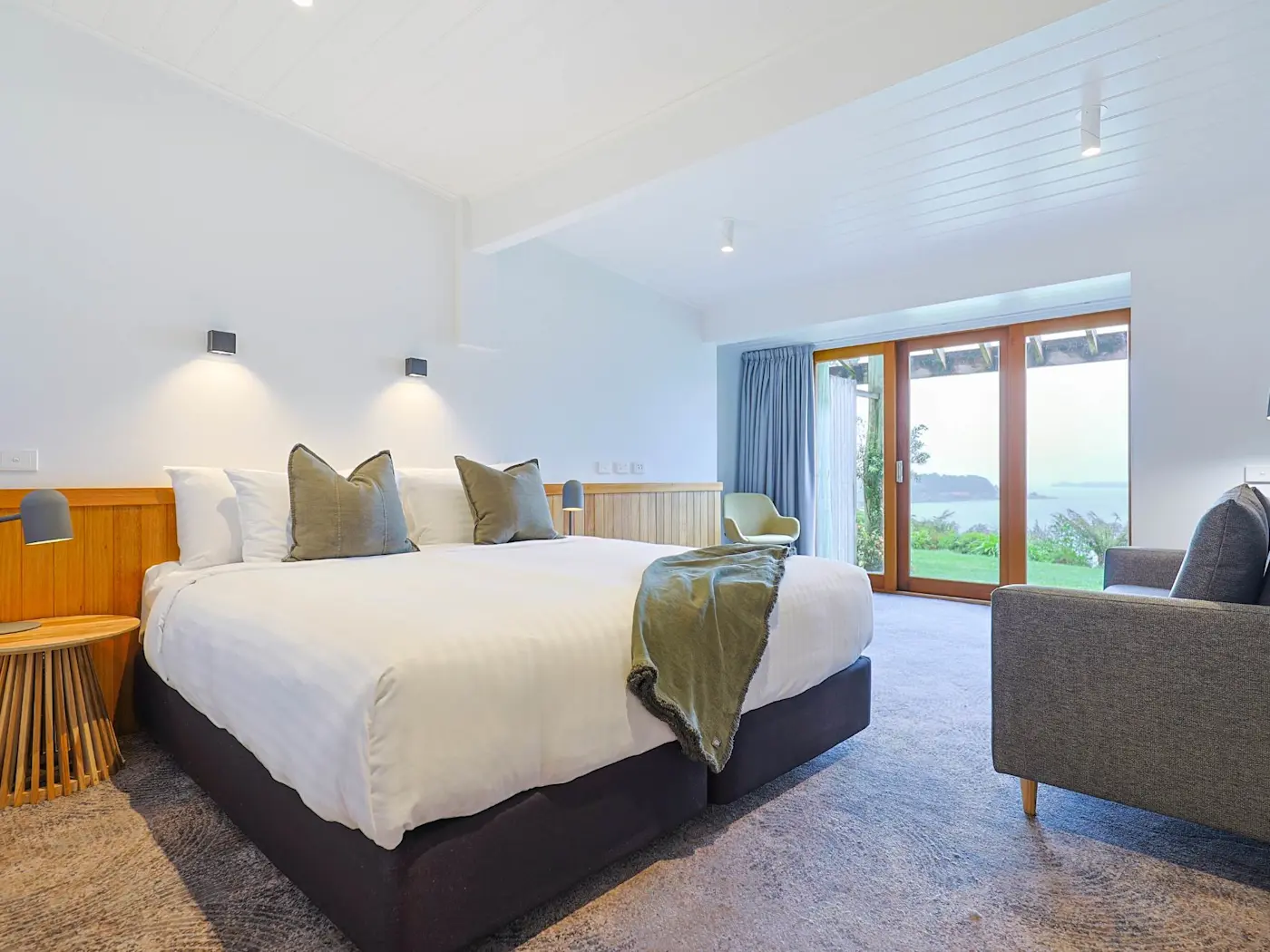 Strahan Village Harbour View Room