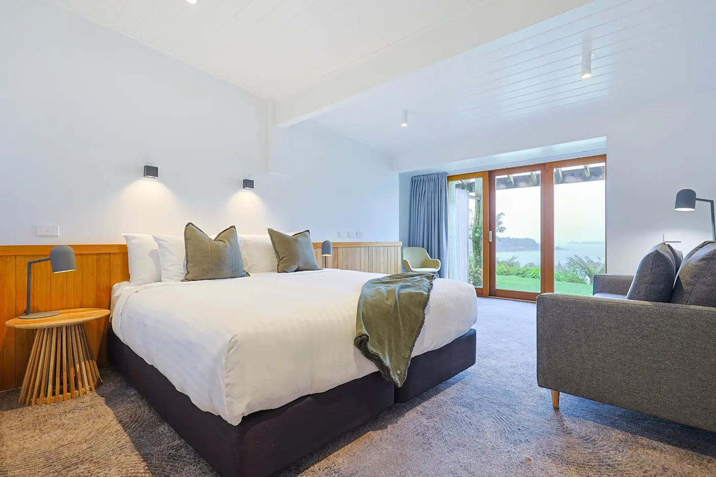 Strahan Village Harbour View Room