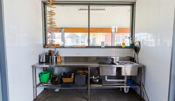 SB 725x420 Shellharbour holiday park rcamp kitchen