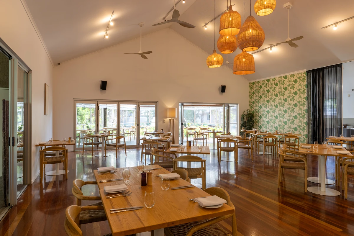 Angourie Resorts - Tides Restaurant dining area