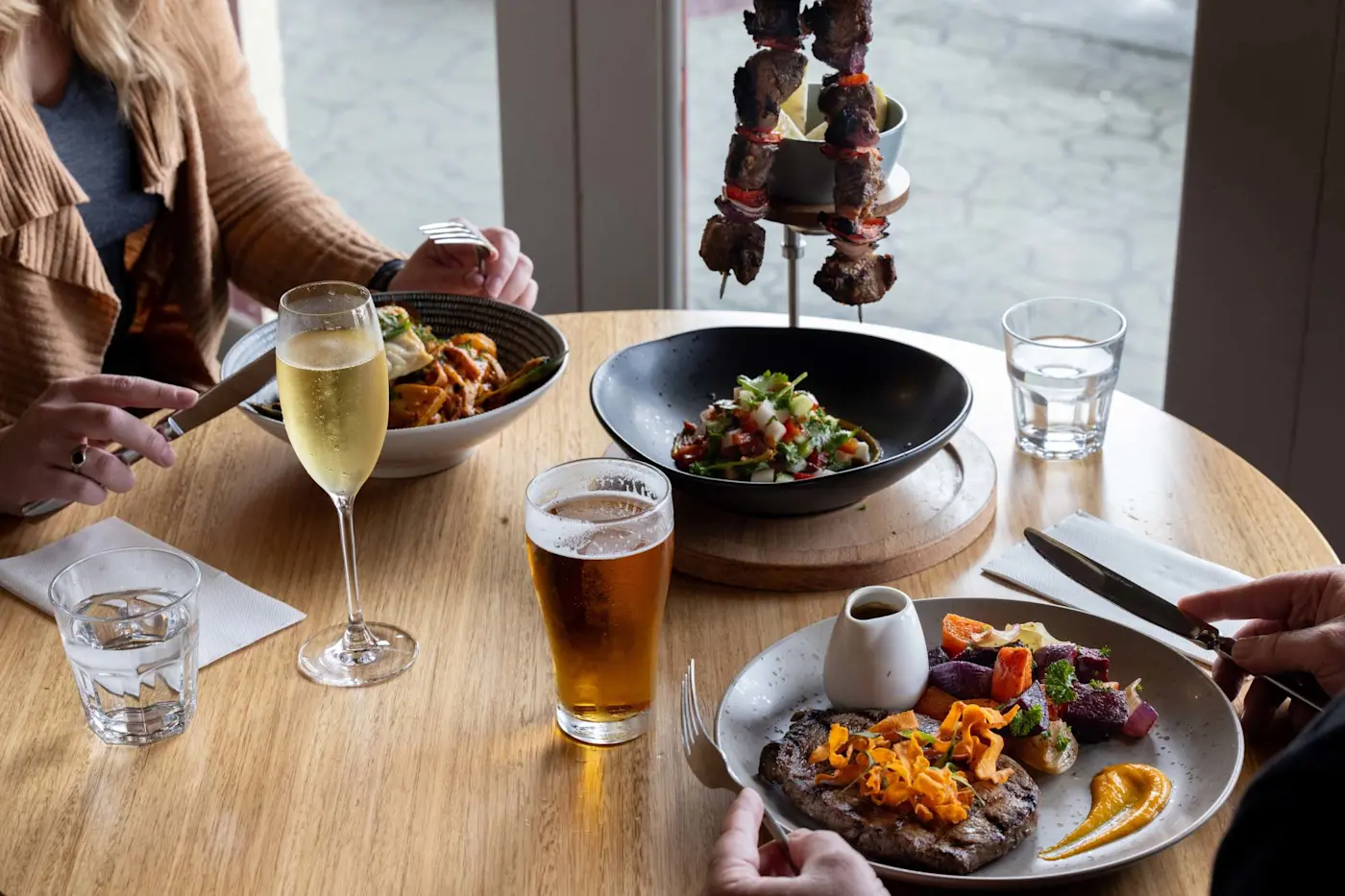 A couple enjoys a meal together in Hamer’s Bar & Bistro at Strahan Village