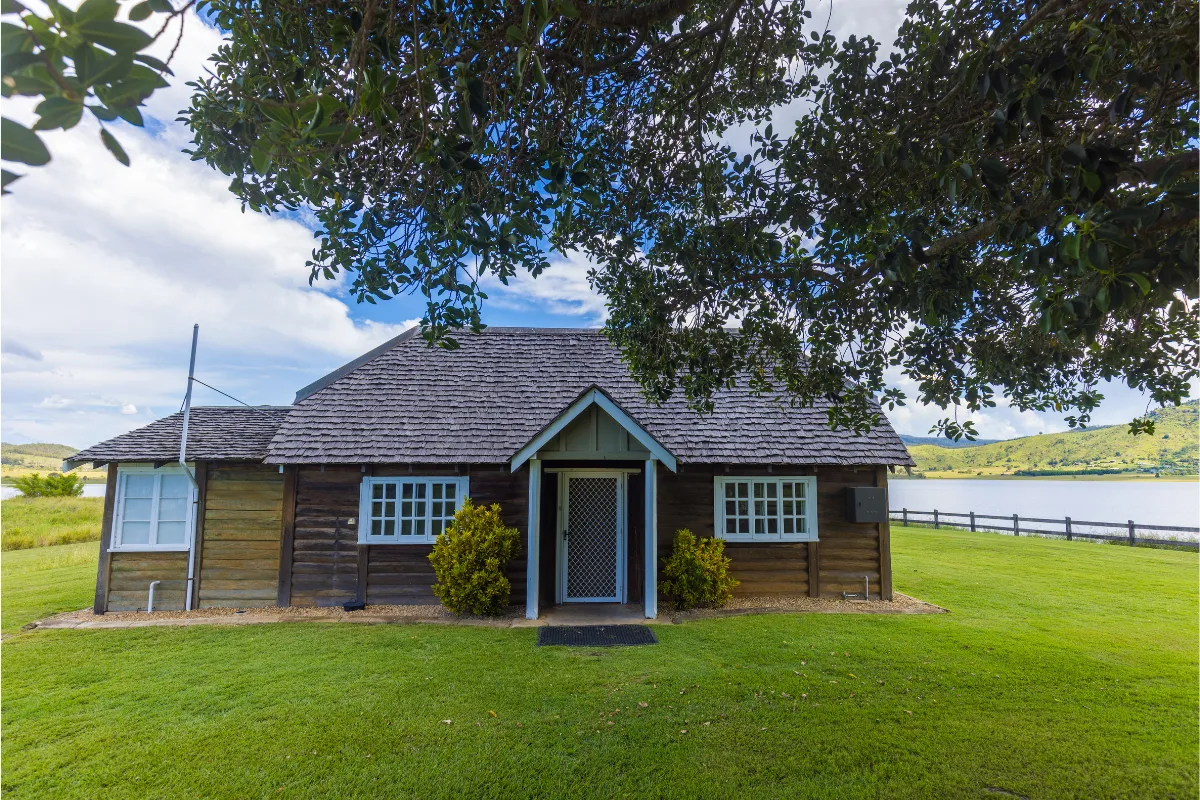 Lake Somerset cabin