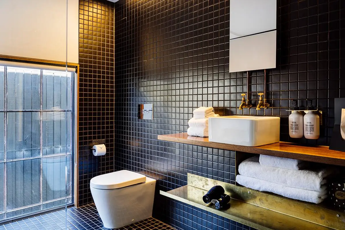 Pumphouse Point - Shorehouse Waterview Room With Bath - Bathroom