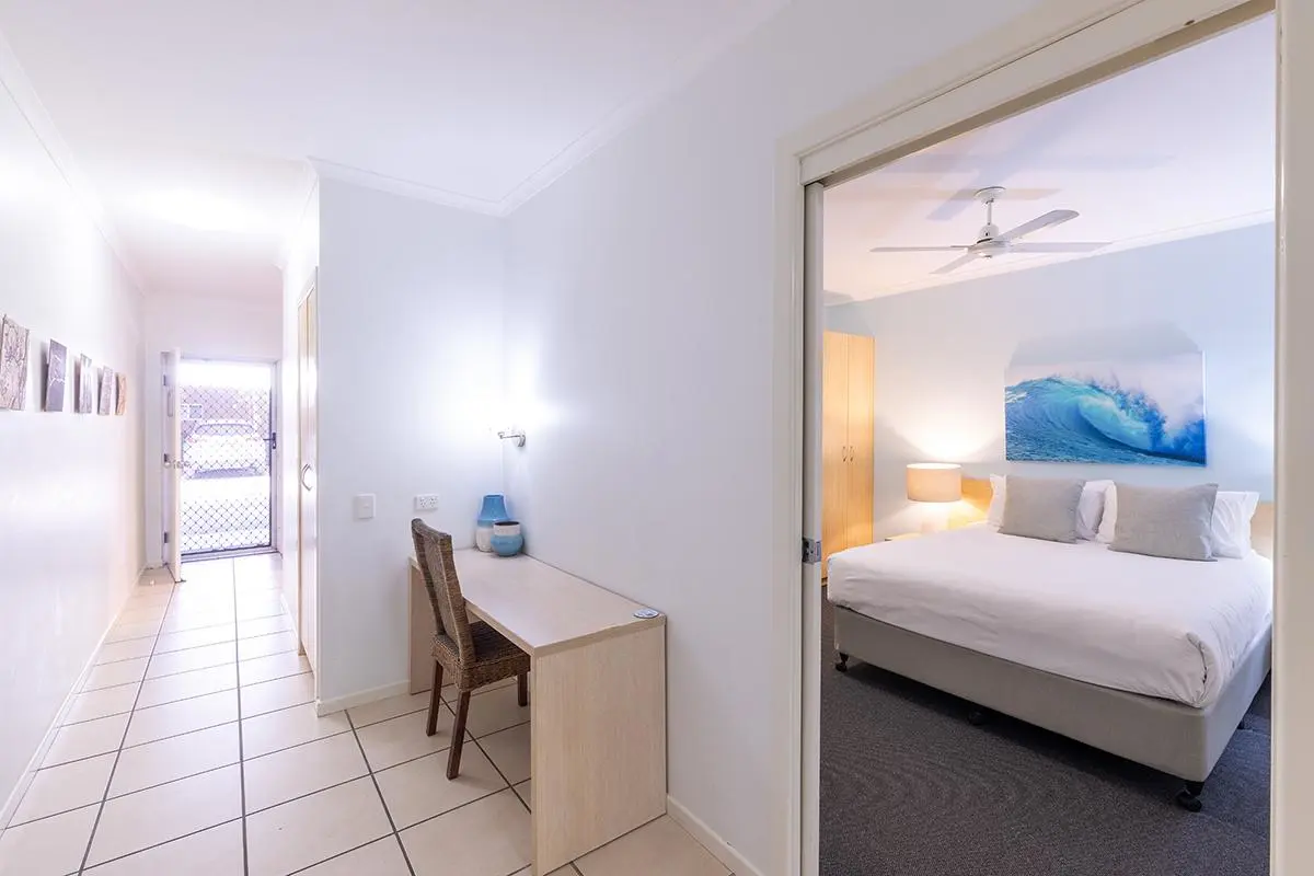 Angourie Resort - 1 Bedroom Accessible Apartment - Bedroom