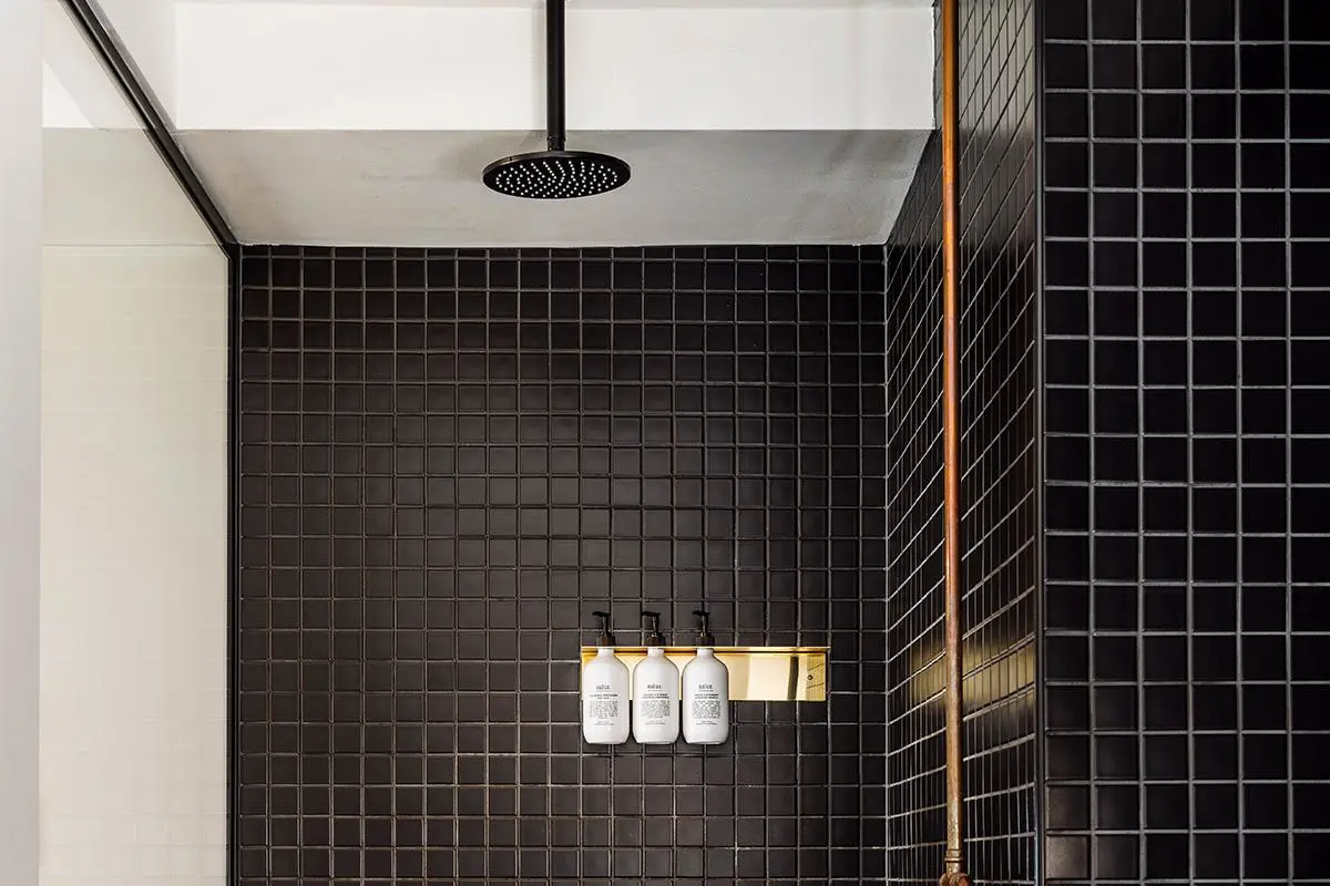 Pumphouse Point - Shorehouse Standard Room - Bathroom