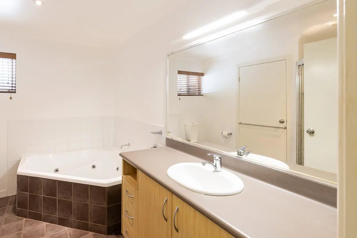 Angourie Resort - 1 Bedroom Spa Apartment - Bathroom