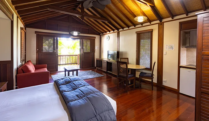 725x420 Airlie Beach Holiday Park BALI VILLA 1 STORY LOUNGE BED