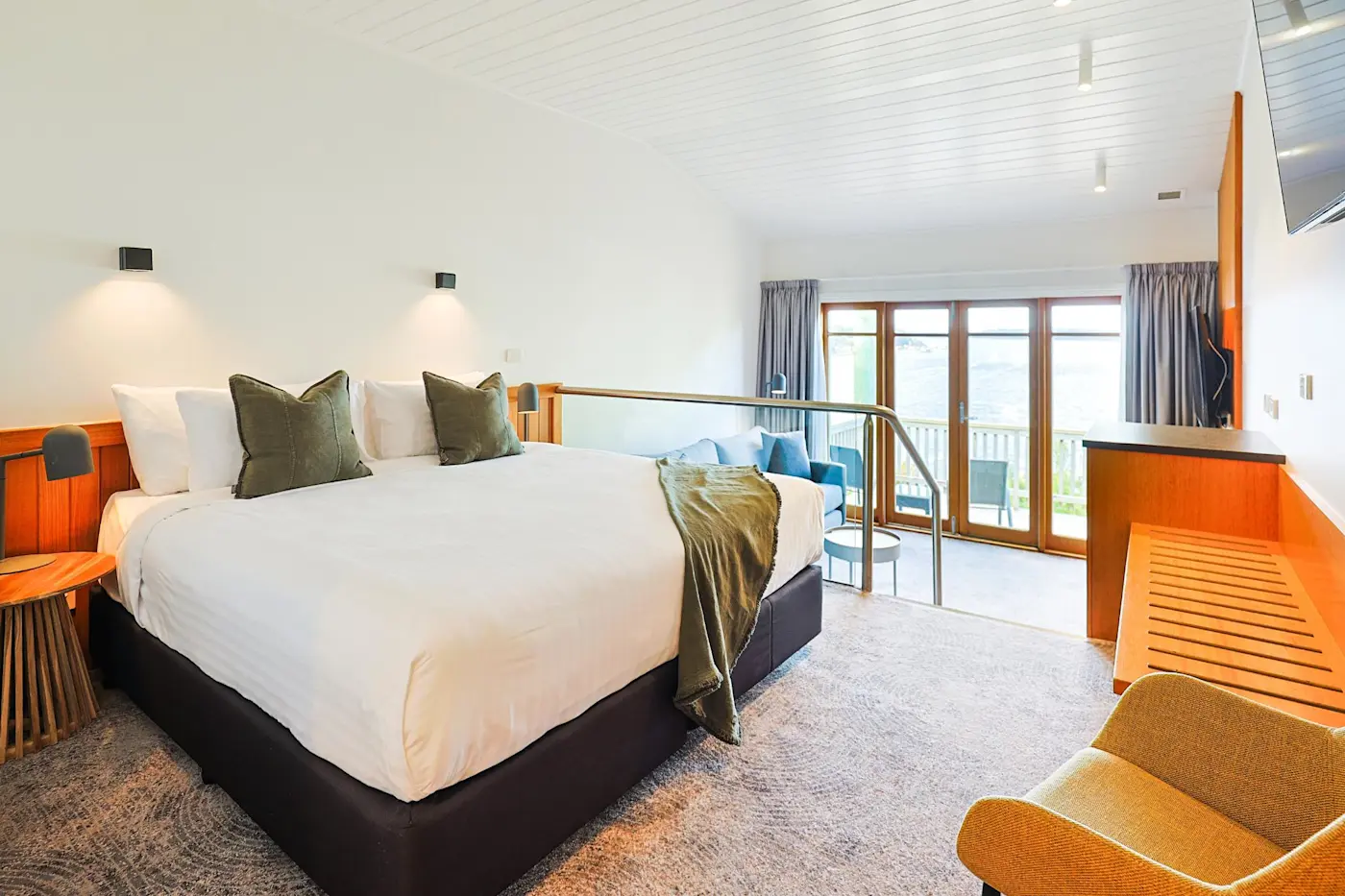 Premium Harbour View Room at Strahan Village