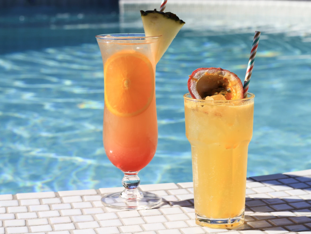 Two cocktails on the side of the pool