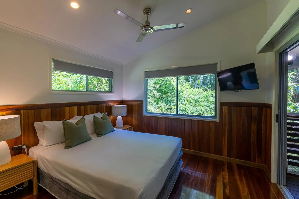 Angourie Resort - 2 Bedroom Accessible Villa - Bedroom