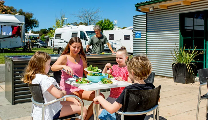 725x420 Ballarat holiday park camp kitchen and bbq area outdoors