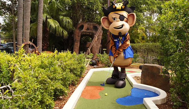 Patch playing mini golf on the Gold Coast