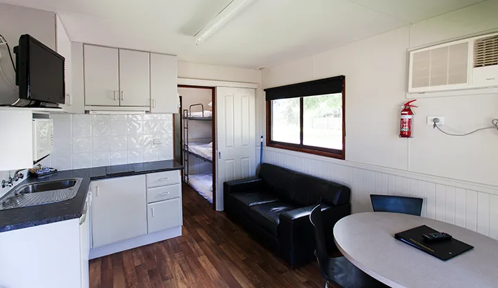 725x420 Bairnsdale ensuite cabin kitchen and dining