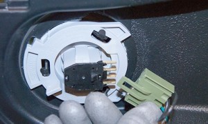 PHOTO: Connect the seat switch wire harness.