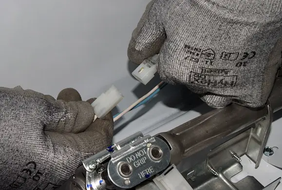 PHOTO: Remove the wire harness from the igniter.
