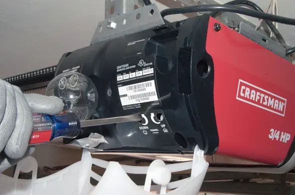 PHOTO: Adjust the travel limits.