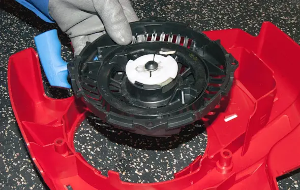 PHOTO: Install the new recoil starter.