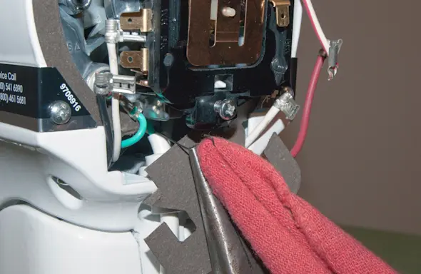 PHOTO: Hook the spring to a shop towel.