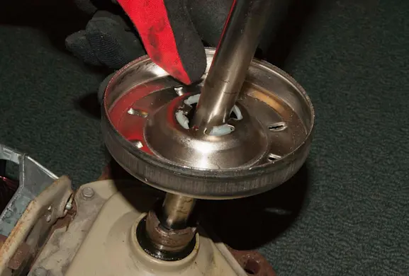 PHOTO: Remove the clutch from the transmission shaft.