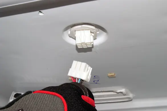 PHOTO: Plug in the wire harness.