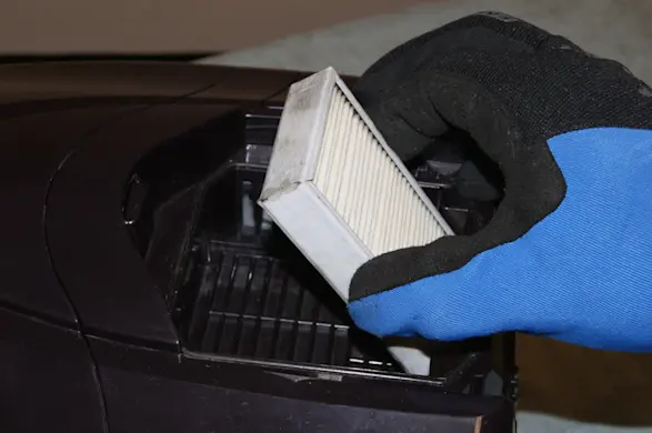 PHOTO: Remove the exhaust filter.