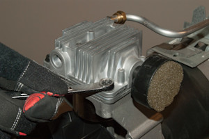 Remove the pump head bolts.