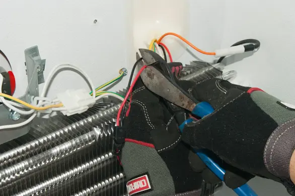 PHOTO: Cut the thermistor wires.