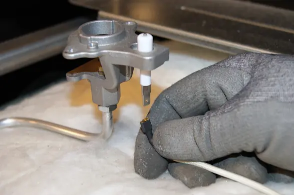 PHOTO: Pull the electrode wire.