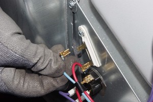 PHOTO: Remove the wires from the thermal fuse.