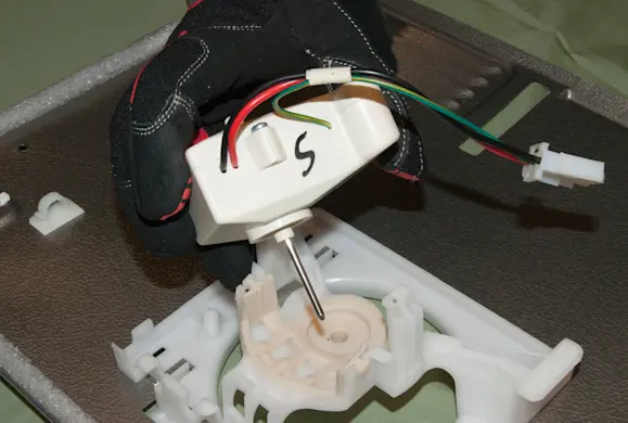PHOTO: Remove the fan motor.