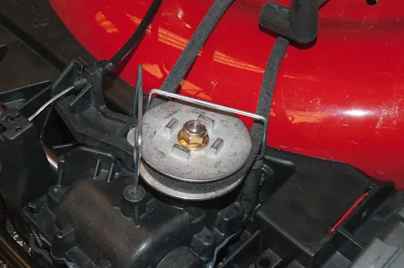 PHOTO: Install the belt on the transmission pulley.