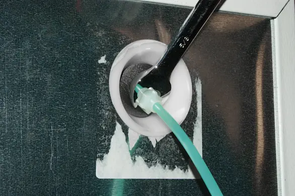 PHOTO: Tighten the compression nut.
