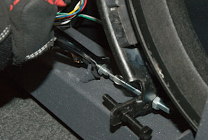 Unscrew the cable lock nut.