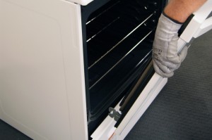 PHOTO: Remove the oven door.